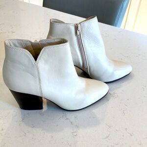 Aldo Blanka Booties Cream Colored Leather Side Zipper Chunky Heel Booties Size 9